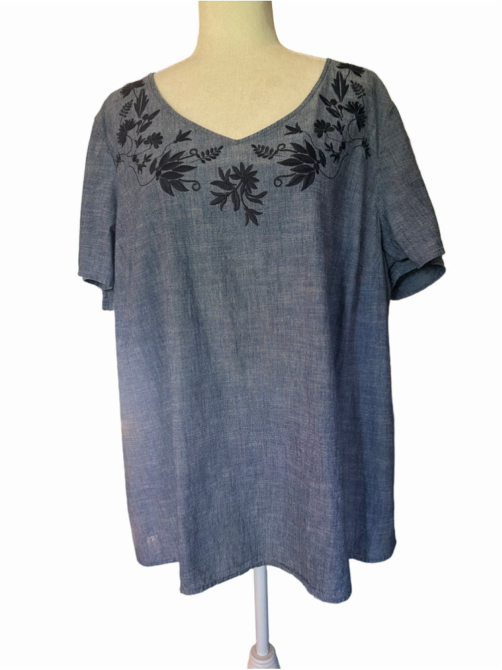 Women's CJ Banks Embroidered Short Sleeve Tee, Blue/Black, Size 2X
